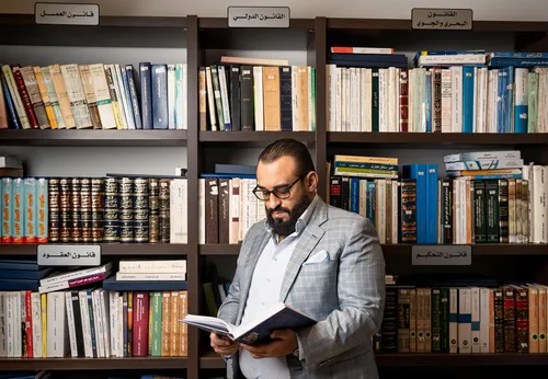 من نحن